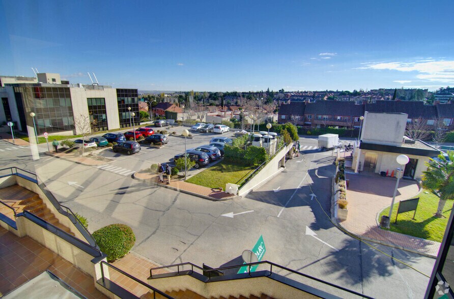 Calle Caléndula, 95, Alcobendas, Madrid en alquiler - Foto del edificio - Imagen 3 de 6