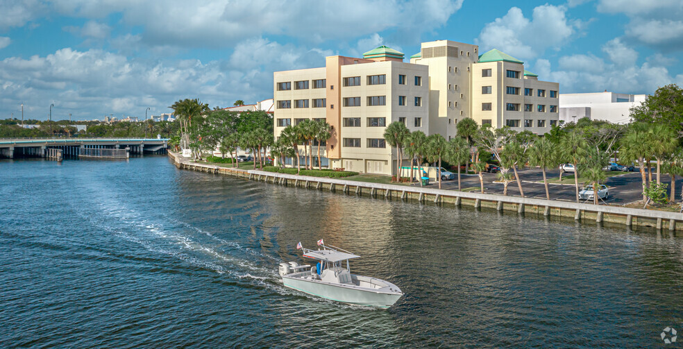 915 Middle River Dr, Fort Lauderdale, FL en alquiler - Foto del edificio - Imagen 1 de 6