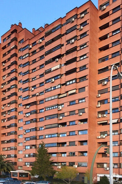 Avenida Burgos, 46, Madrid, Madrid en alquiler - Foto del edificio - Imagen 2 de 2