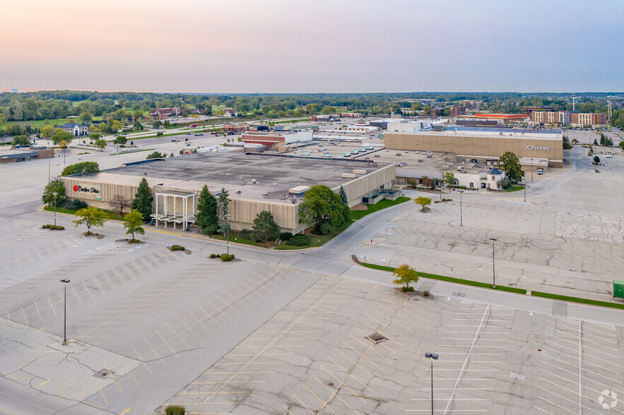 95 N Moorland Rd, Brookfield, WI en alquiler - Foto del edificio - Imagen 2 de 13