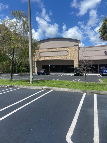 1300-1326 N University Dr, Coral Springs, FL en alquiler - Foto del edificio - Imagen 2 de 3