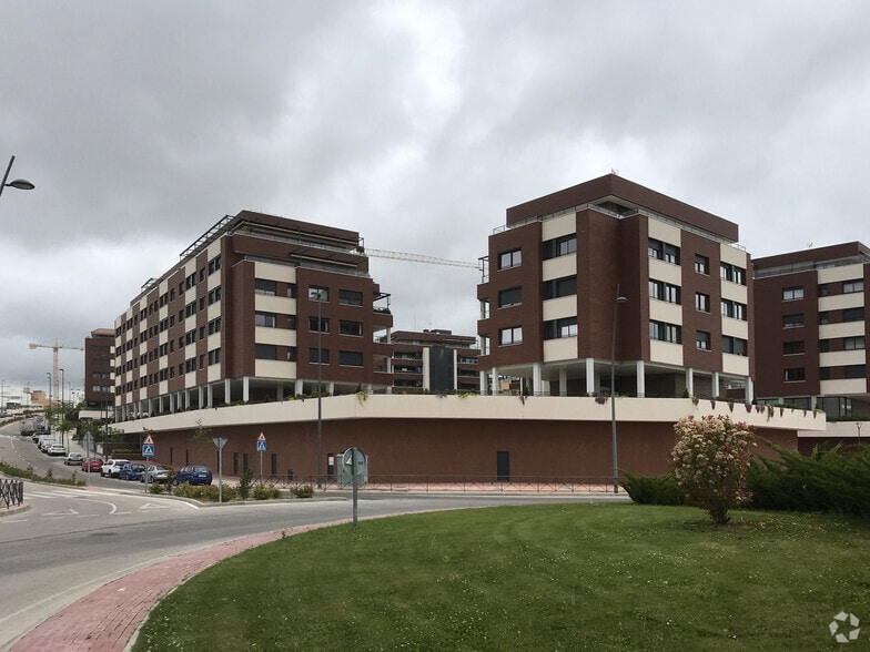 Local en Tres Cantos, Madrid en alquiler - Foto del edificio - Imagen 2 de 2