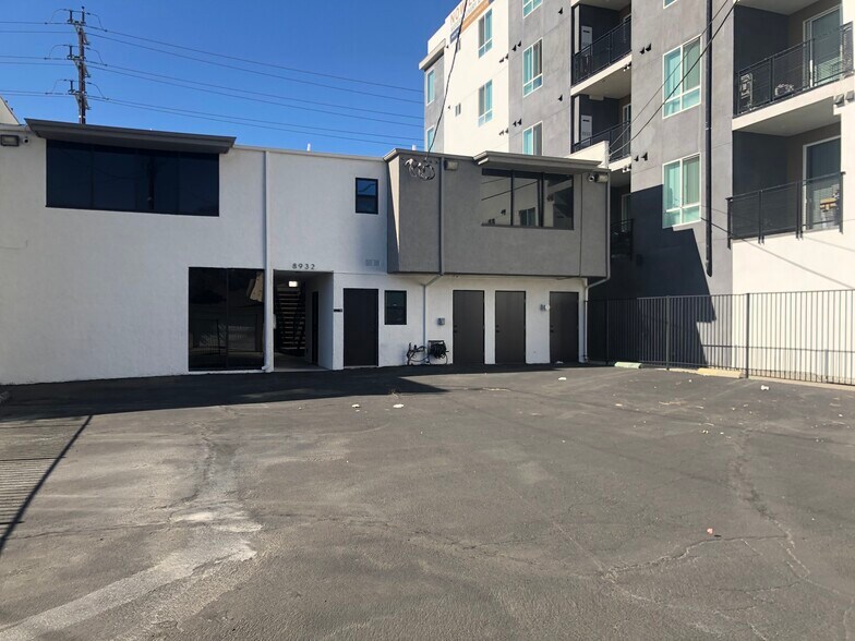 8932 Reseda Blvd, Northridge, CA en alquiler - Foto del edificio - Imagen 3 de 15