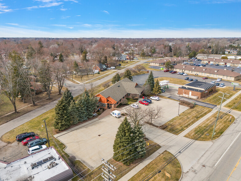 36175 Harper Ave, Clinton Township, MI en venta - Foto del edificio - Imagen 2 de 5