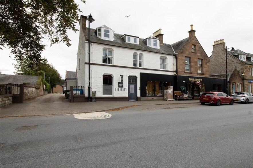 Self-Catering Premises With Flat & Licensed Function Suite, Beauly en venta - Foto del edificio - Imagen 1 de 22
