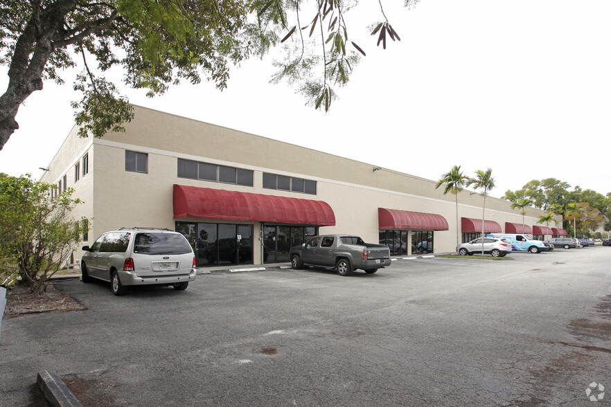 4400 NW 19th Ave, Pompano Beach, FL en alquiler - Foto principal - Imagen 1 de 5