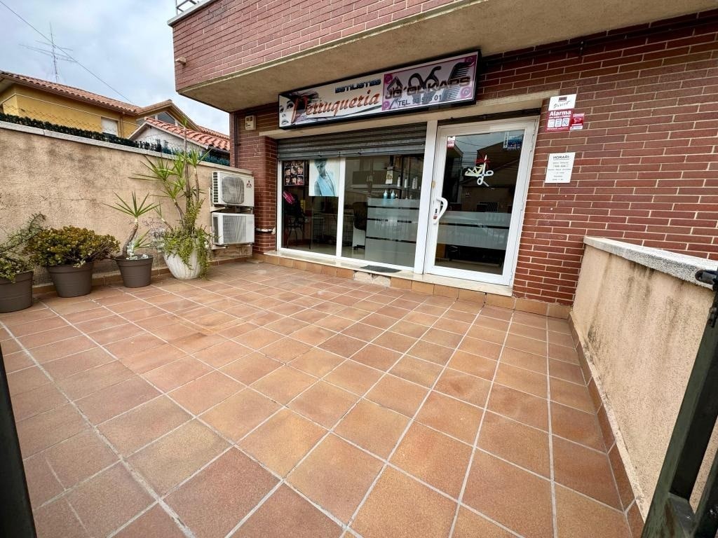 Montcada i Reixac, BAR 08110 - Unidad A -  - Foto del interior - Image 1 of 10