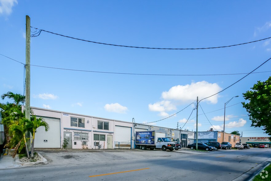 4125 E 10th Ct, Hialeah, FL en venta - Foto del edificio - Imagen 2 de 11