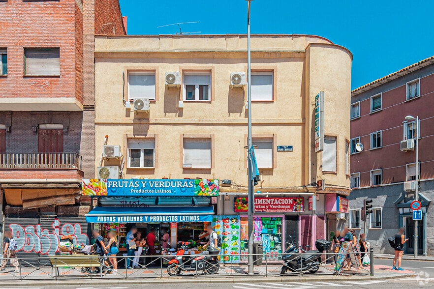 Calle de Pinos Alta, 1, Madrid, Madrid en venta - Foto del edificio - Imagen 2 de 2