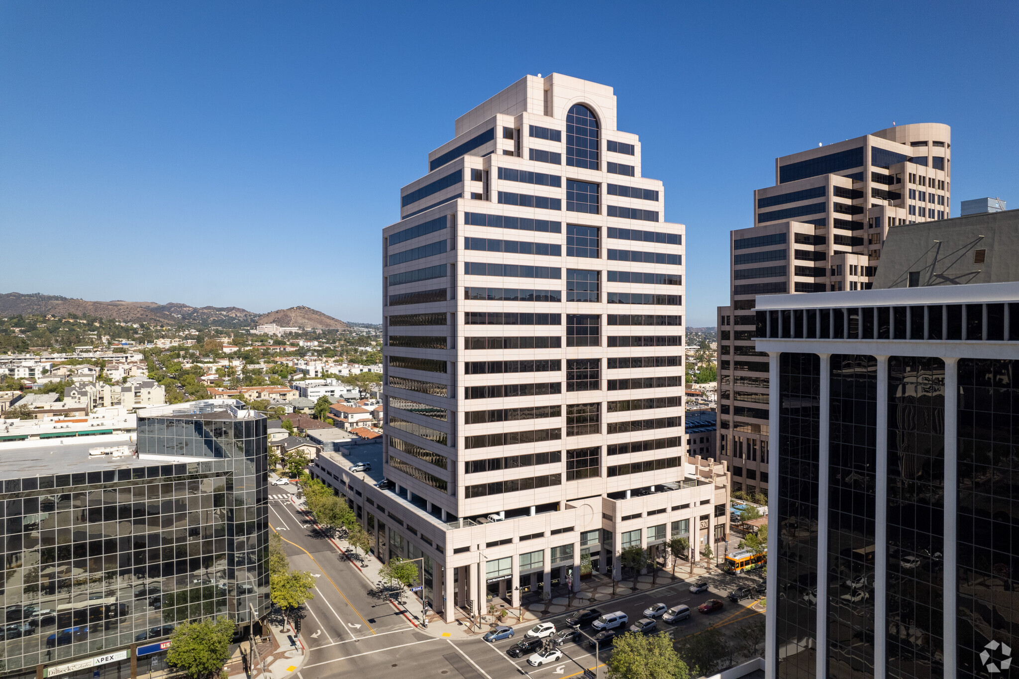 550 N Brand Blvd, Glendale, CA en alquiler Foto del edificio- Imagen 1 de 15