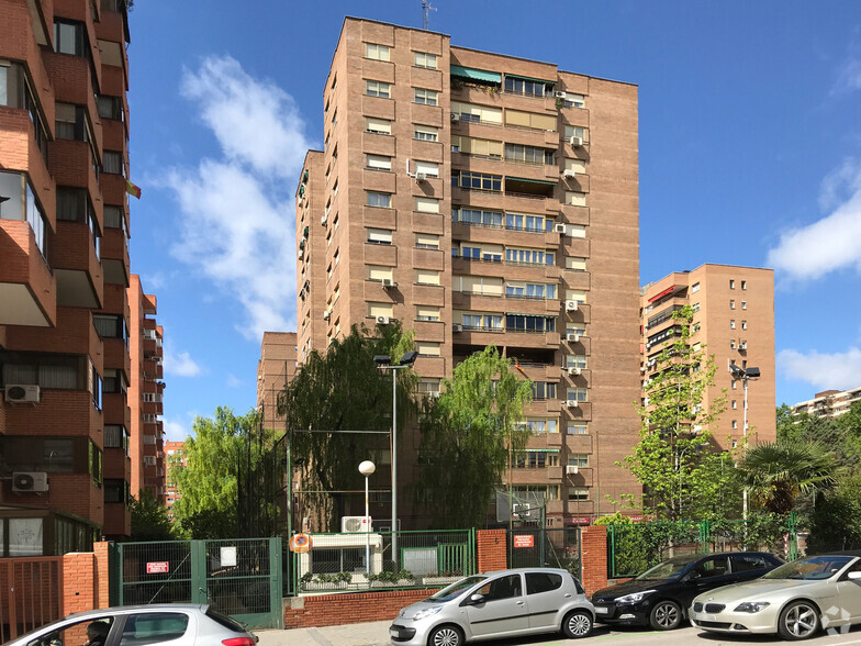 Calle de Sangenjo, 16, Madrid, Madrid en venta - Foto del edificio - Imagen 2 de 2