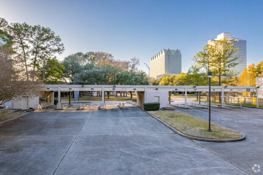 16850 Northchase Dr, Houston, TX en venta - Foto principal - Imagen 1 de 8