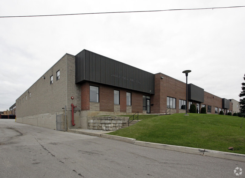 510 Garyray Dr, Toronto, ON en alquiler - Foto del edificio - Imagen 2 de 2