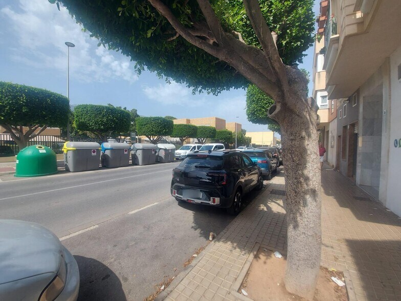 Local en El Ejido, Almería en alquiler - Foto del edificio - Imagen 3 de 12