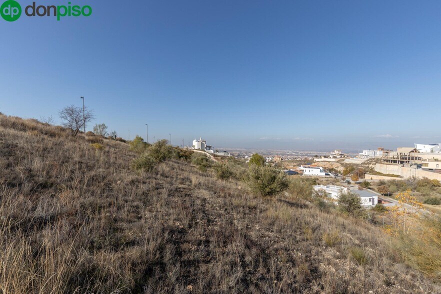 Calle Güevéjar, 6, La Zubia, Granada en venta - Foto del edificio - Imagen 2 de 17