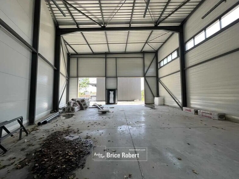 Oficina en Brindas en alquiler - Foto del edificio - Imagen 3 de 4