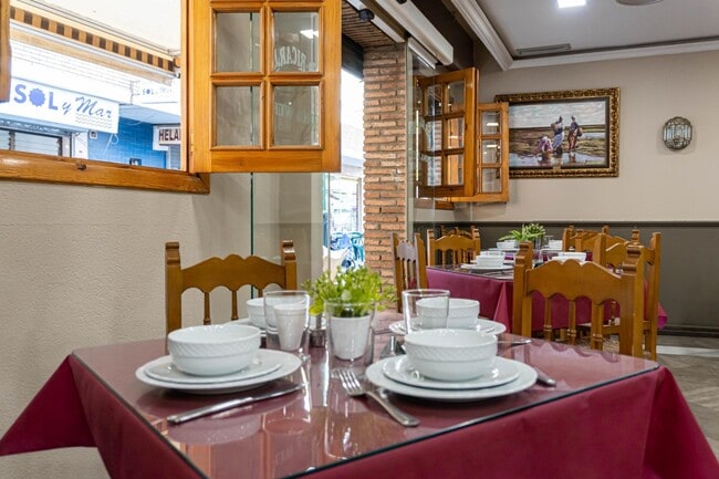 Más detalles de Calle Puerto de Portalet, 5, Sevilla - Local en venta