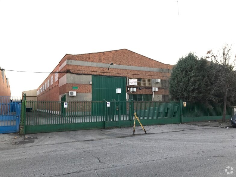 Calle Sierra de Guadarrama, 56, San Fernando de Henares, Madrid en venta - Foto del edificio - Imagen 2 de 4