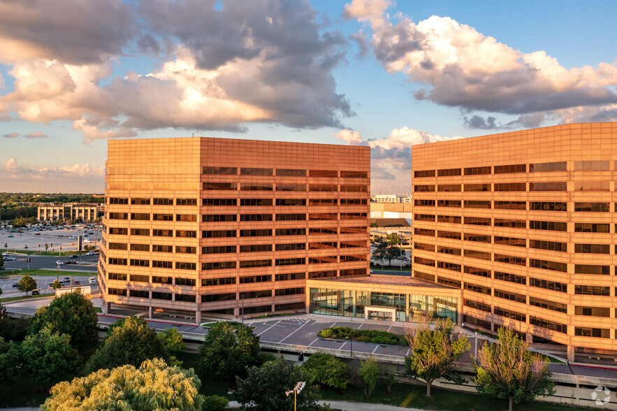 1 Mid America Plz, Oakbrook Terrace, IL en alquiler - Foto del edificio - Imagen 3 de 11