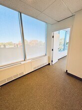 2-14 Boul Désaulniers, Saint-lambert, QC en alquiler Foto del interior- Imagen 2 de 4