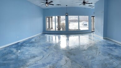 1562 Akron Peninsula Rd, Akron, OH en venta Foto del interior- Imagen 1 de 5