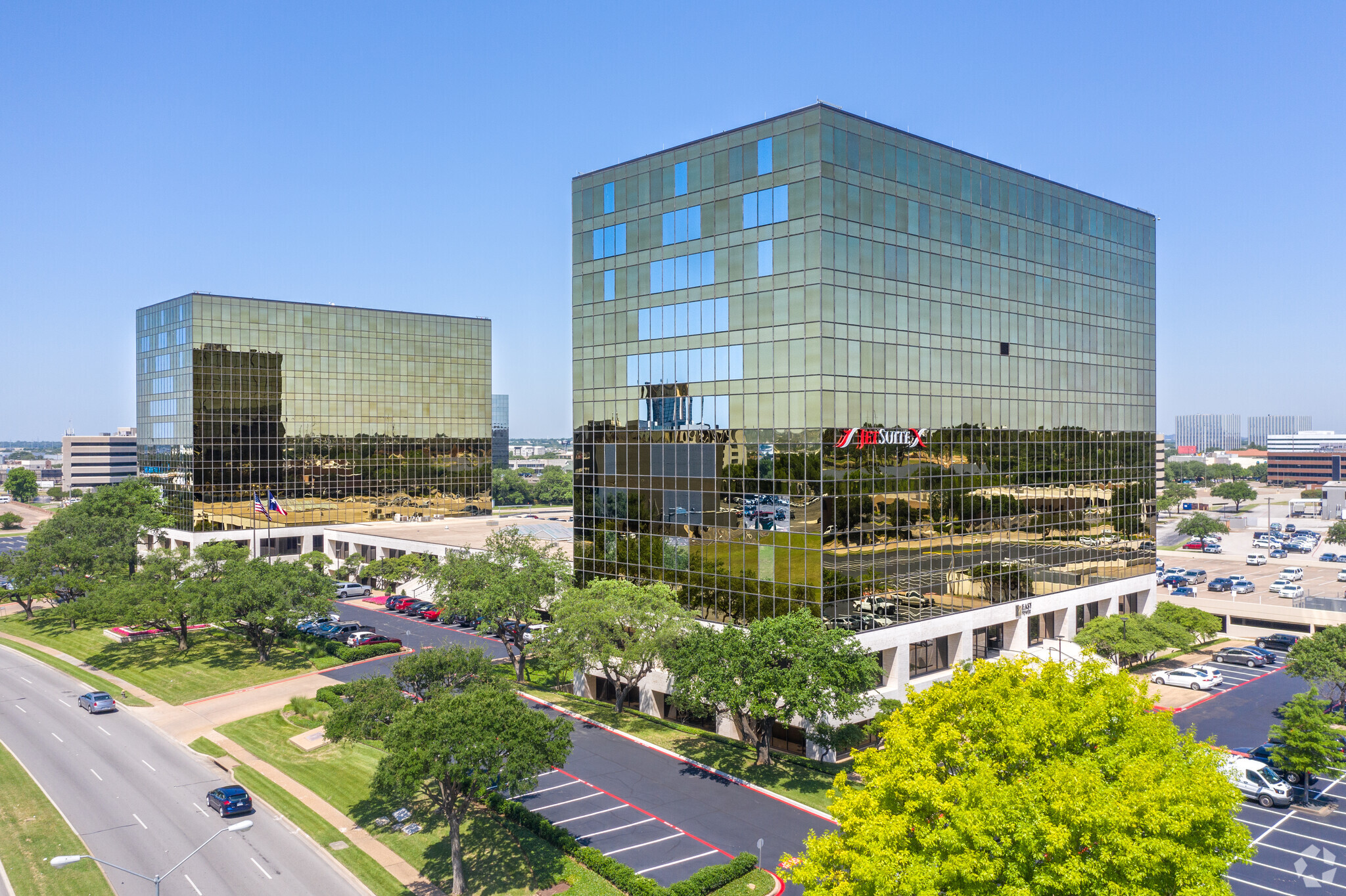 1341 W Mockingbird Ln, Dallas, TX en alquiler Foto del edificio- Imagen 1 de 6