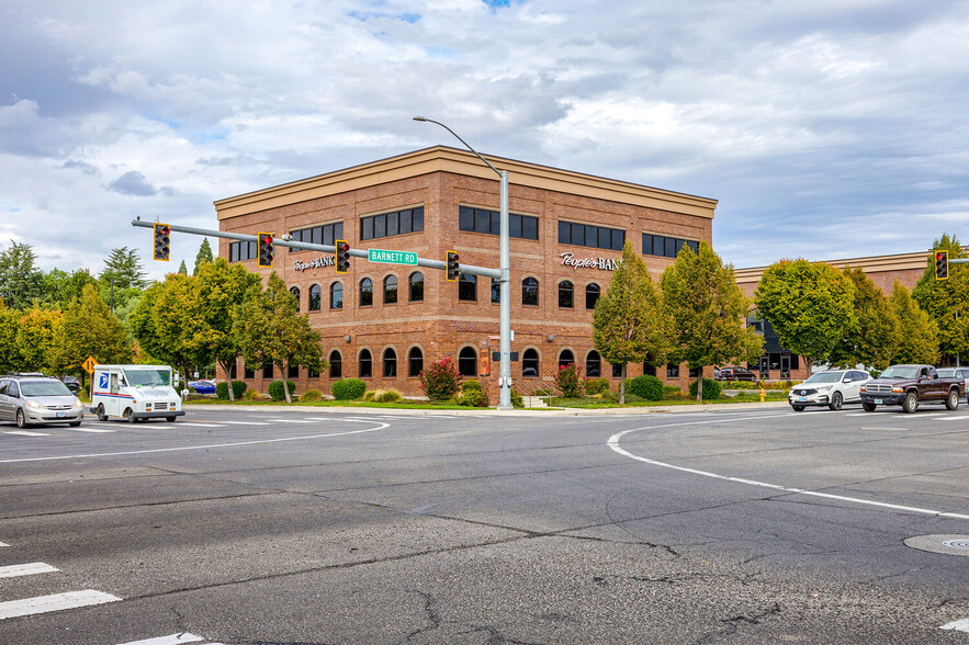 1311 E Barnett Rd, Medford, OR en alquiler - Foto del edificio - Imagen 1 de 31