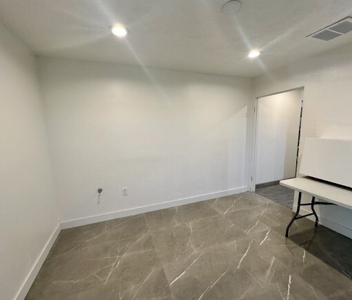 12990 Branford St, Pacoima, CA en venta - Foto del interior - Imagen 3 de 6