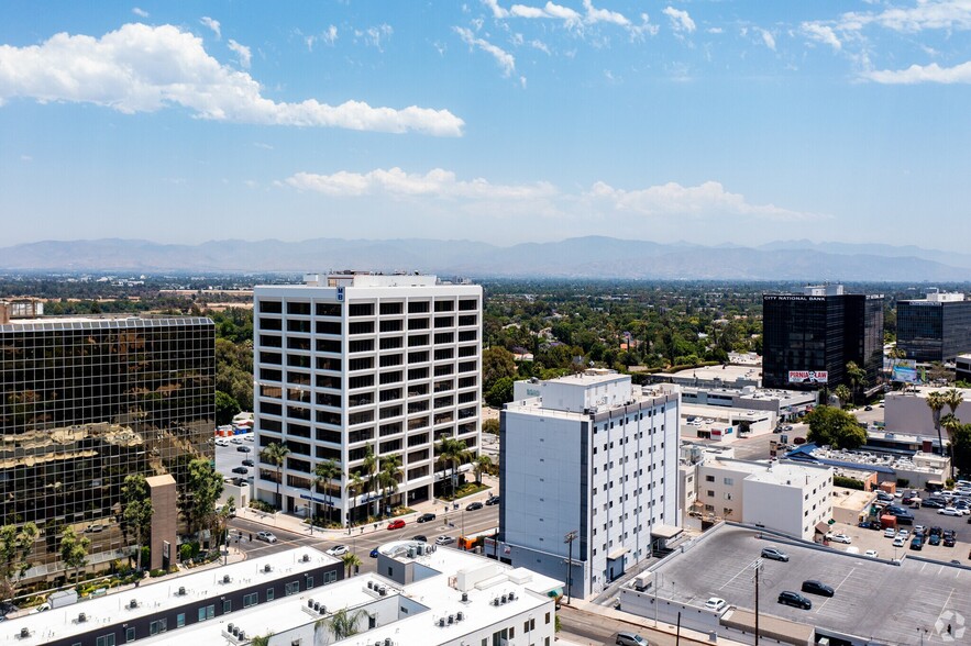 16255 Ventura Blvd, Encino, CA en alquiler - Foto del edificio - Imagen 3 de 7