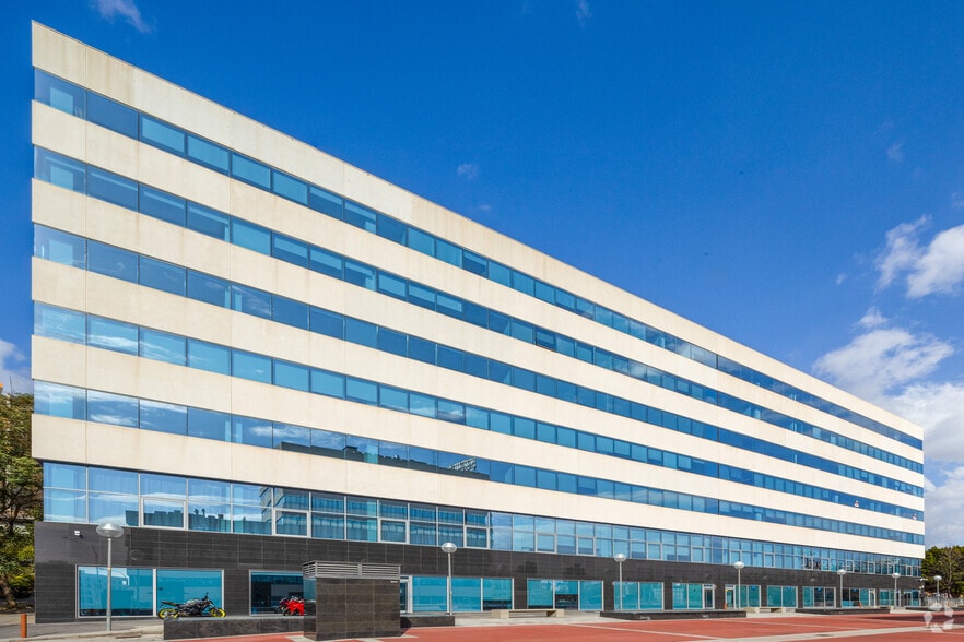 Carrer de Frederic Mompou, 4, Sant Just Desvern, Barcelona en alquiler - Foto del edificio - Imagen 1 de 6