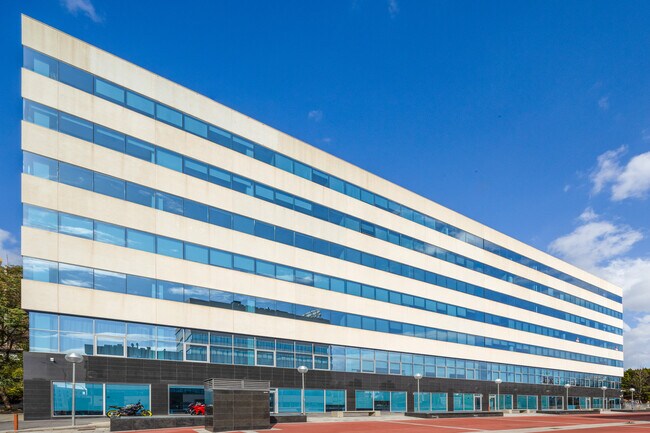 Más detalles de Carrer de Frederic Mompou, 4, Sant Just Desvern - Oficina en alquiler