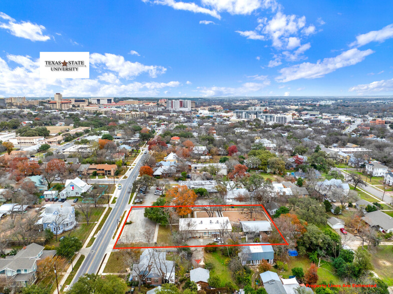 715 W Hopkins St, San Marcos, TX en venta - Foto del edificio - Imagen 2 de 14