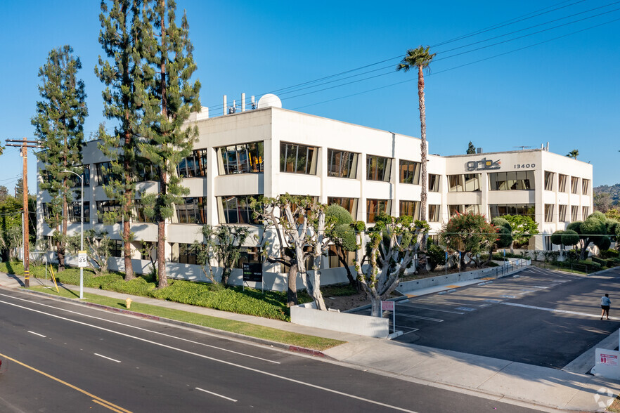 13400 Riverside Dr, Sherman Oaks, CA en alquiler - Foto del edificio - Imagen 1 de 5