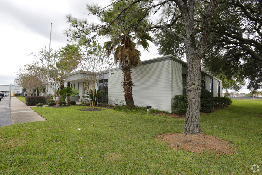 104 Industrial Blvd, Sugar Land, TX en alquiler - Foto del edificio - Imagen 1 de 2