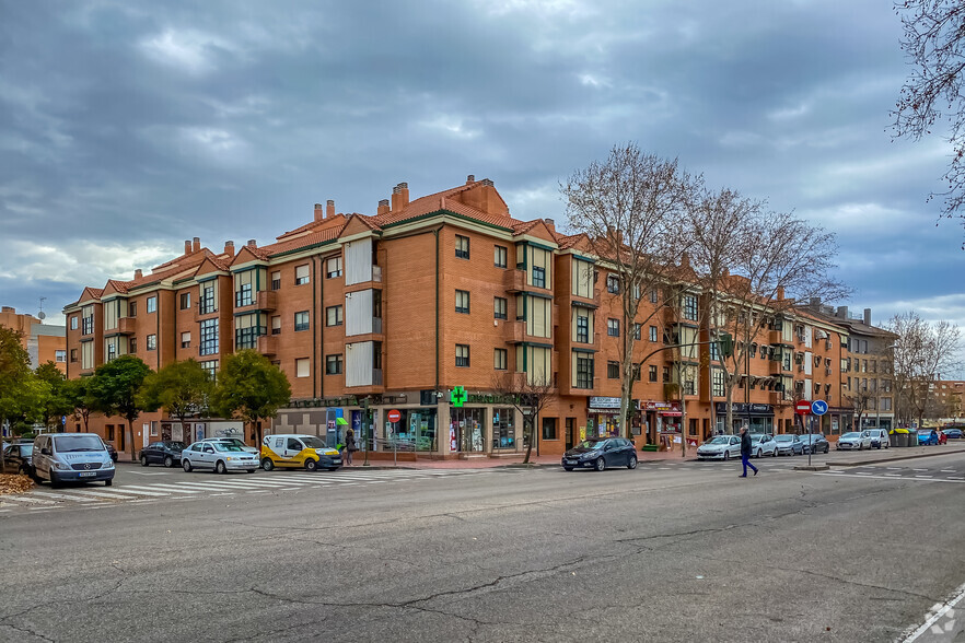 Calle Serracines, 4, Alcalá De Henares, Madrid en venta - Foto del edificio - Imagen 3 de 3