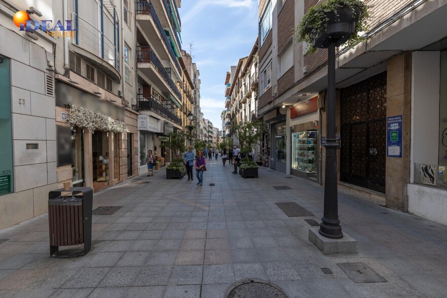 Local en Granada en venta - Foto del edificio - Imagen 1 de 17