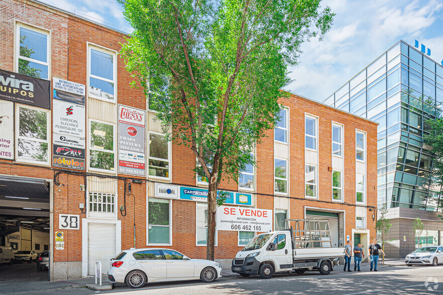 Calle Julián Camarillo, 38, Madrid, Madrid en alquiler - Foto del edificio - Imagen 3 de 4