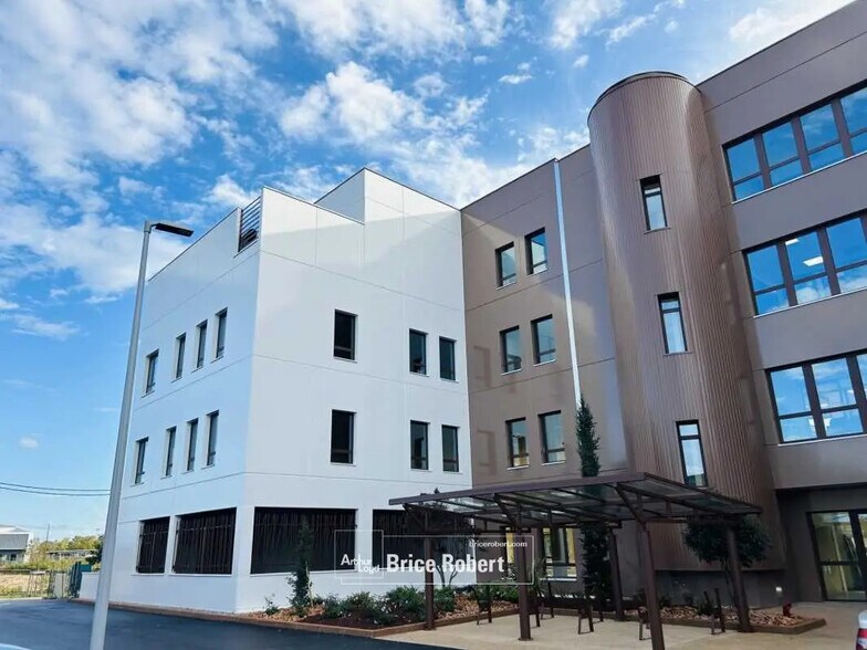 Oficina en Genas en venta - Foto del edificio - Imagen 1 de 7