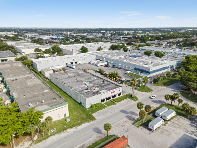 16542 NW 54th Ave, Opa Locka, FL en alquiler - Foto del edificio - Imagen 3 de 3