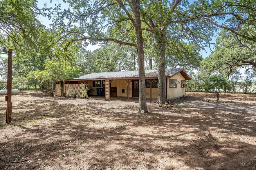 22 Chaparral Dr, Fredericksburg, TX en venta - Foto del edificio - Imagen 3 de 27