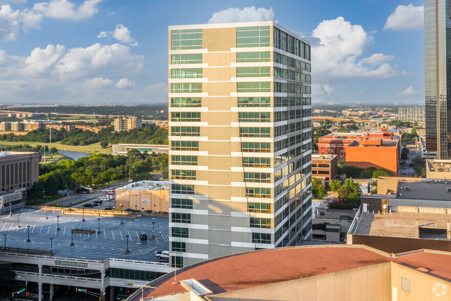 300 Throckmorton St, Fort Worth, TX en alquiler - Foto del edificio - Imagen 2 de 7