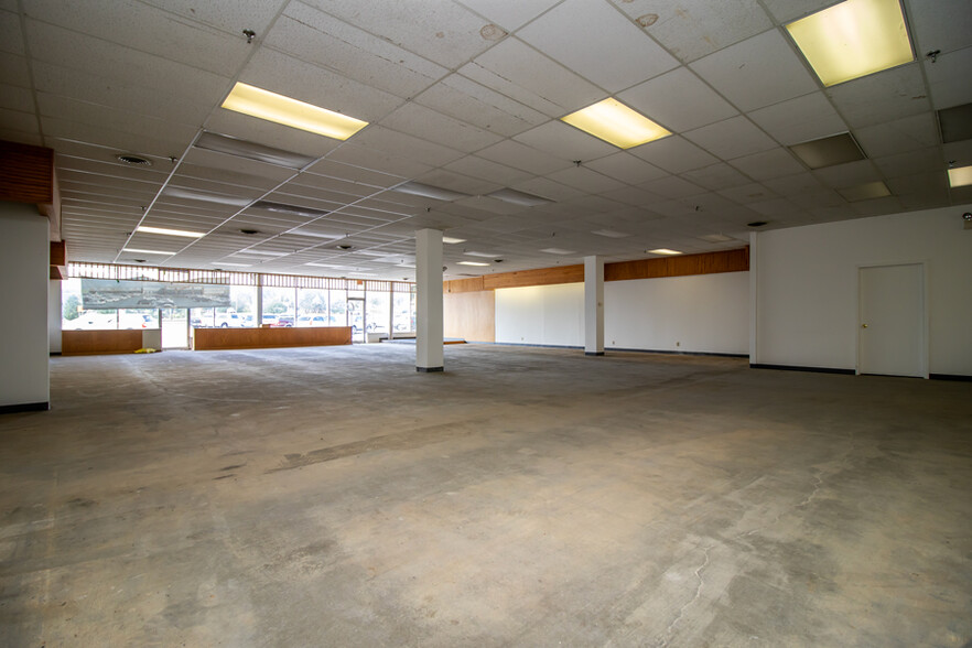 2015 S Broadway St, New Ulm, MN en alquiler - Foto del interior - Imagen 1 de 36