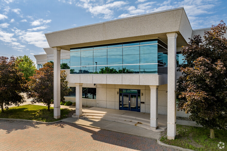 300 Rue Joseph-Carrier, Vaudreuil-dorion, QC en alquiler - Foto del edificio - Imagen 2 de 8