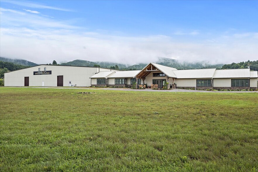 241 Industrial Park Rd, Mountain City, TN en venta - Foto principal - Imagen 1 de 115