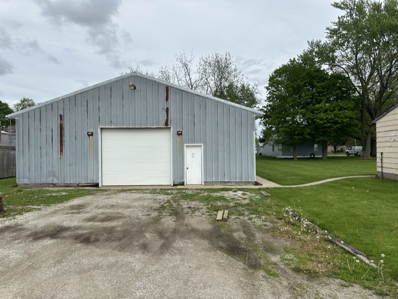 907 N Hemlock St, Le Roy, IL en venta - Foto del edificio - Imagen 2 de 25