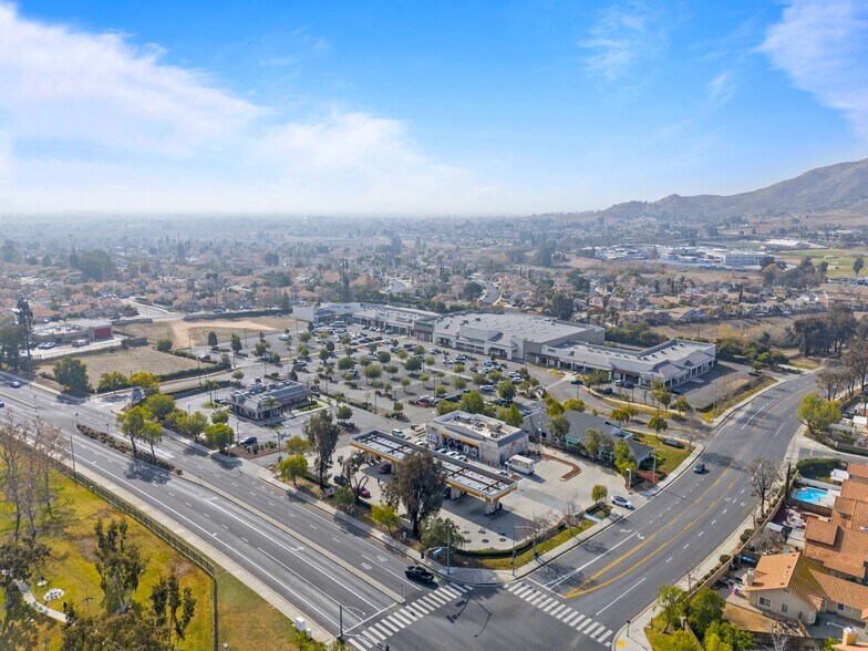 23575 Sunnymead Ranch Pky, Moreno Valley, CA en alquiler - Foto del edificio - Imagen 3 de 6