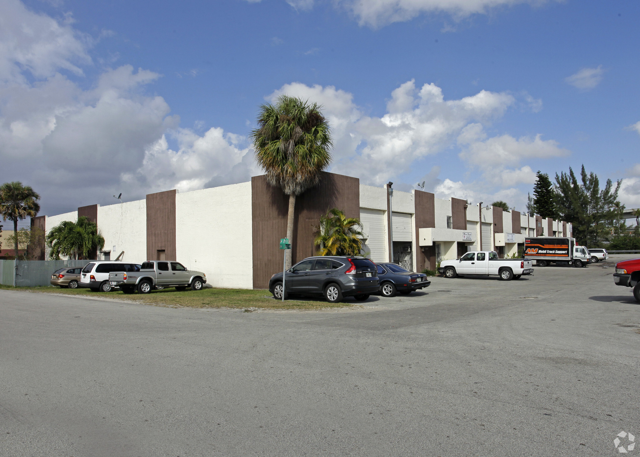 8012-8076 W 21st Ave, Hialeah, FL en alquiler Foto principal- Imagen 1 de 7