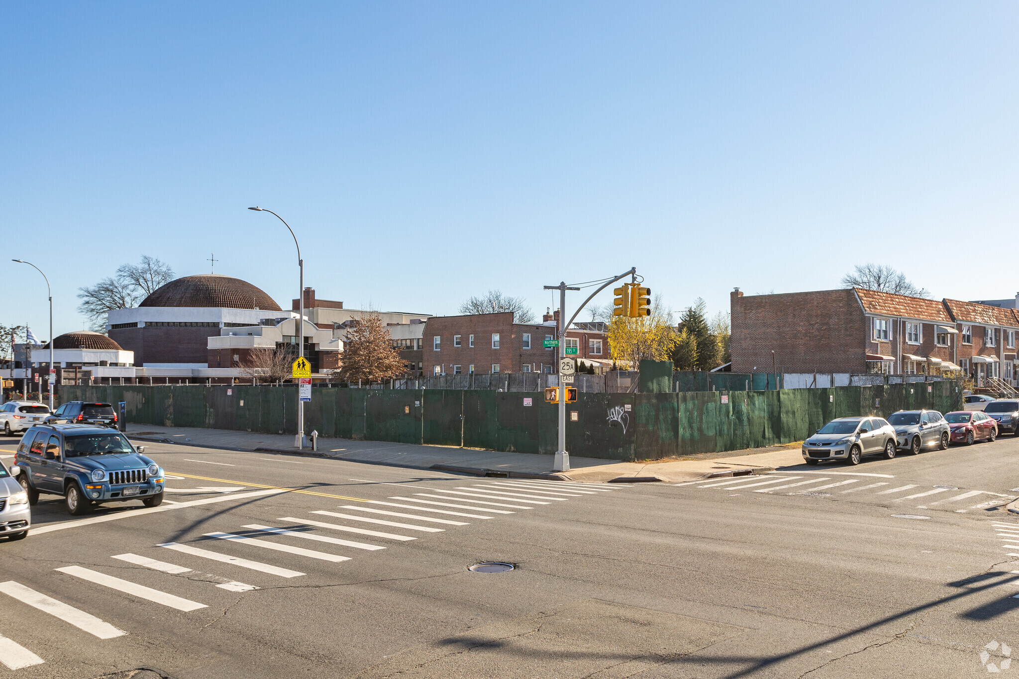 195-20 Northern Blvd, Flushing, NY en alquiler Foto del edificio- Imagen 1 de 14