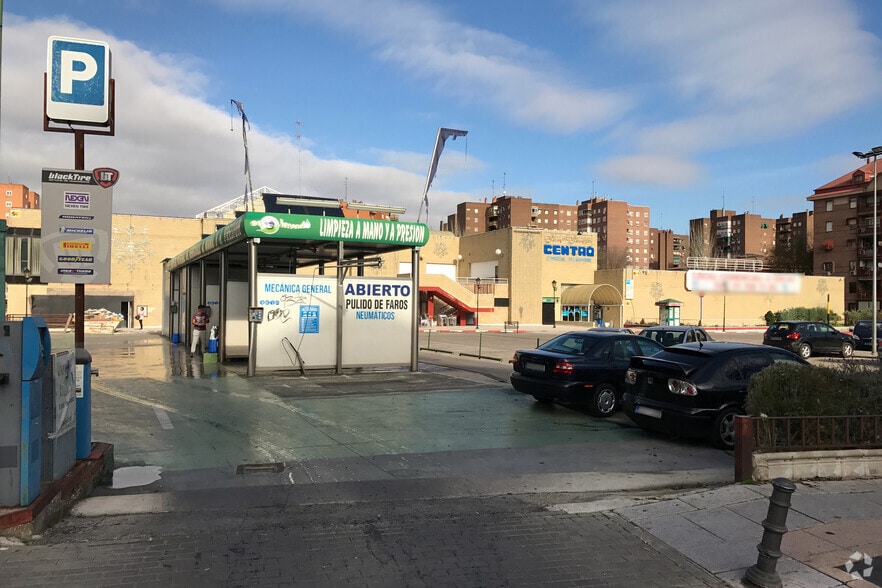 Calle de Simón Hernández, 51, Móstoles, Madrid en venta - Foto del edificio - Imagen 2 de 2