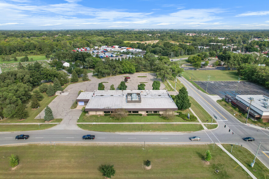 45700 Mound Rd, Shelby Township, MI en venta - Foto del edificio - Imagen 3 de 4